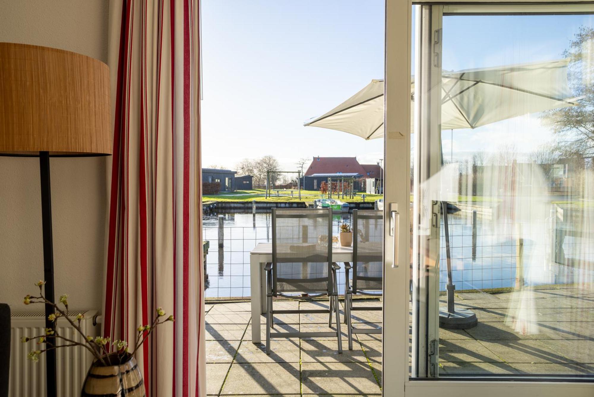 Waterpark Oan 'E Poel Bij Sneekermeer Terherne Ruang foto